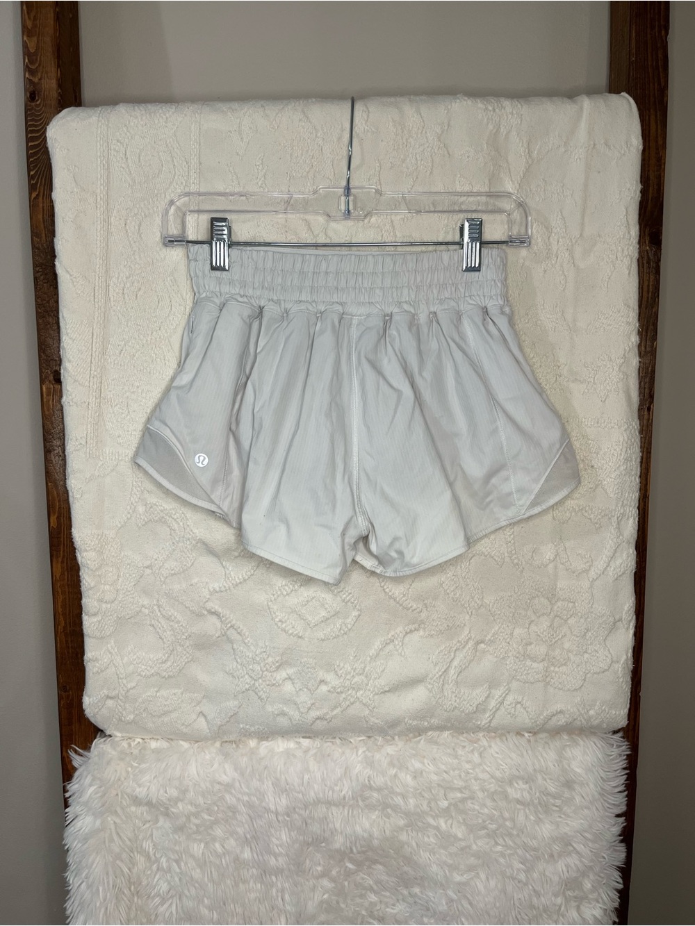Lululemon Hotty Hot Shorts White - Size 4